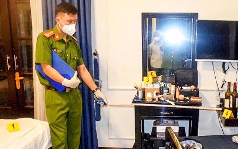 Police collect evidence inside one of the rooms (Quang Nam Police)