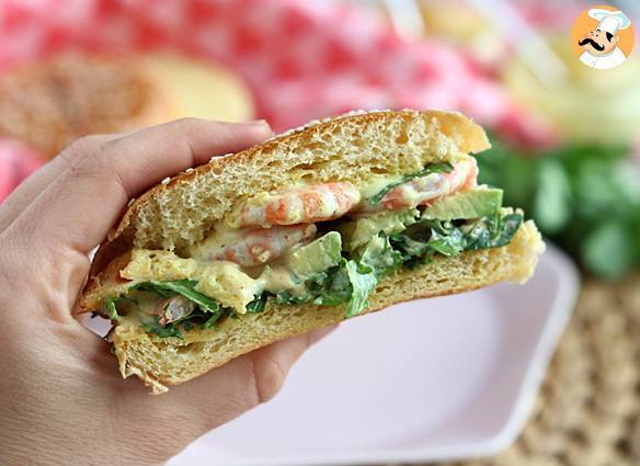 Broodje garnalen, avocado en koriander