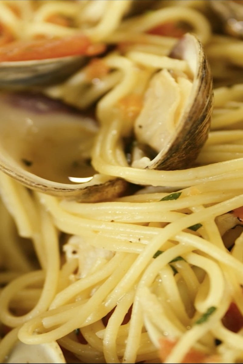 Saftige Venusmuscheln und Pasta, ein schneller italienischer Klassiker
