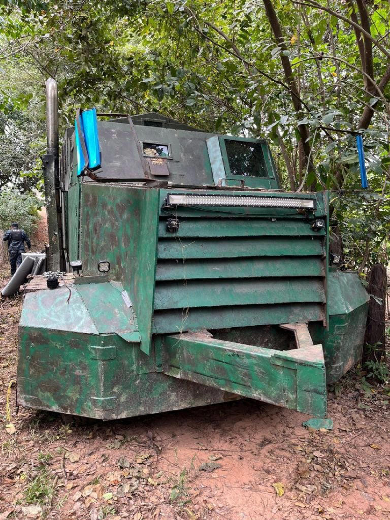 Operativo sorpresa en ranchos fronterizos con Guatemala; hallan vehículos  “monstruos”