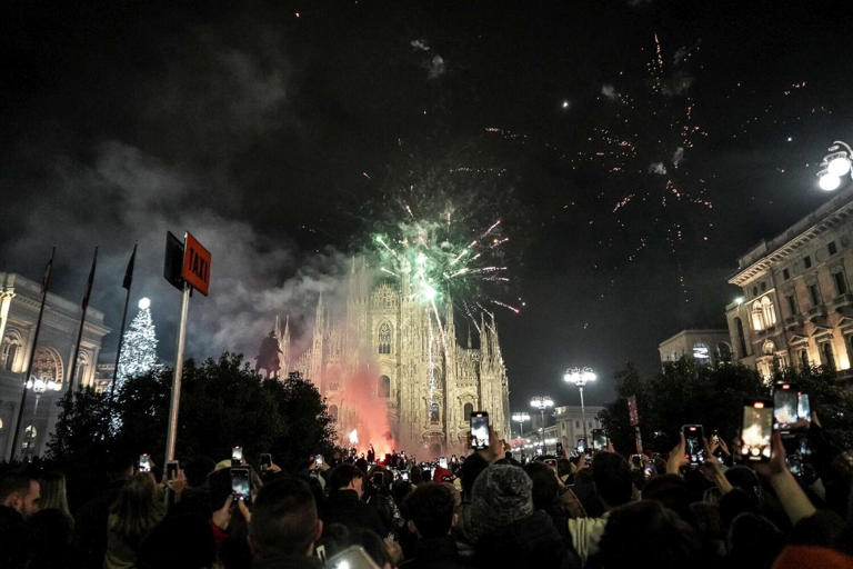 Milano, "ci toccavano sotto i vestiti": sei studenti belgi vittime di un  Capodanno "da incubo"