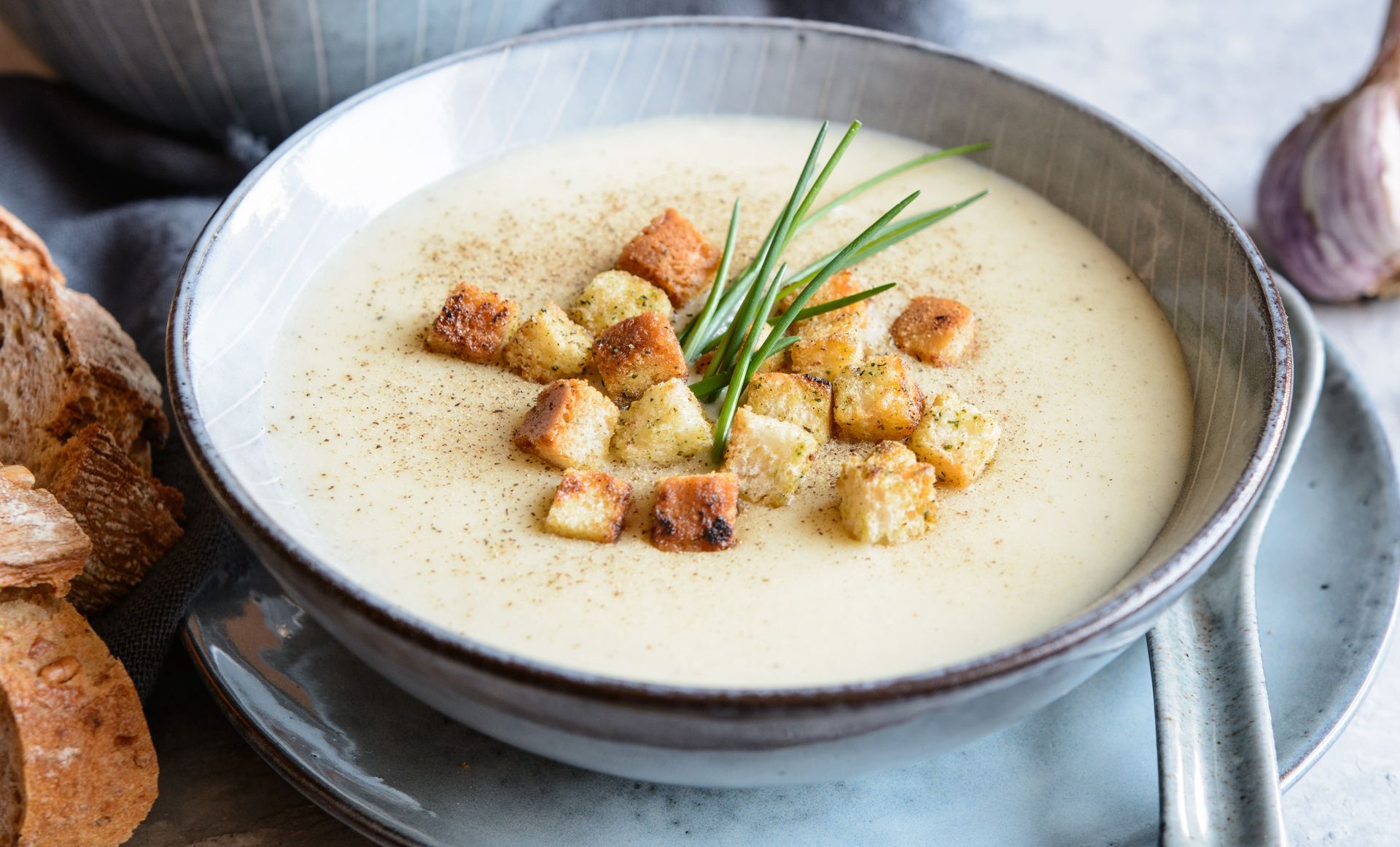 Geheimwaffe gegen Erkältung: Knoblauchsuppe mit 40 Zehen