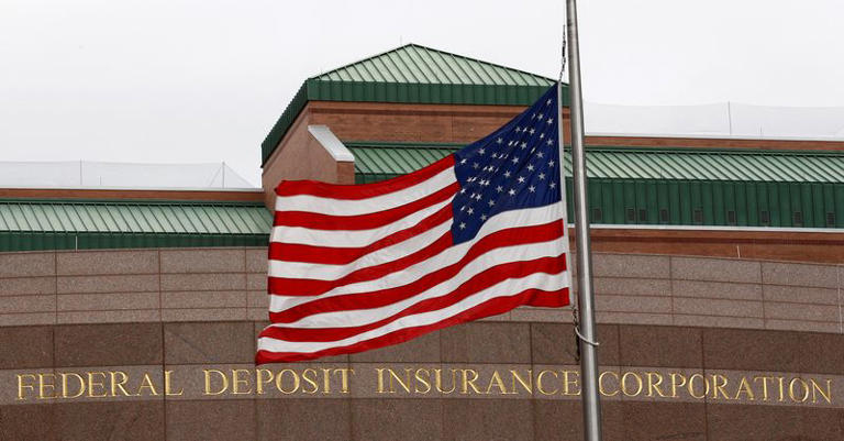 FILE PHOTO: A view of a Federal Deposit Insurance Corporation building October 25, 2010. REUTERS/Jim Young/File Photo