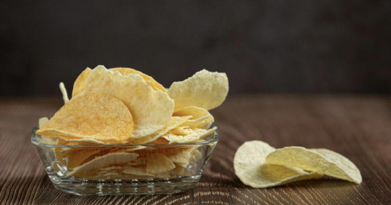 La marca de papas retiro decenas de sus productos del supermercado. Foto: freepik.