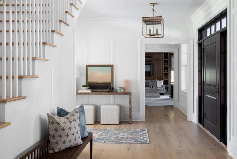Design pros agree: These 8 items instantly improve any entryway