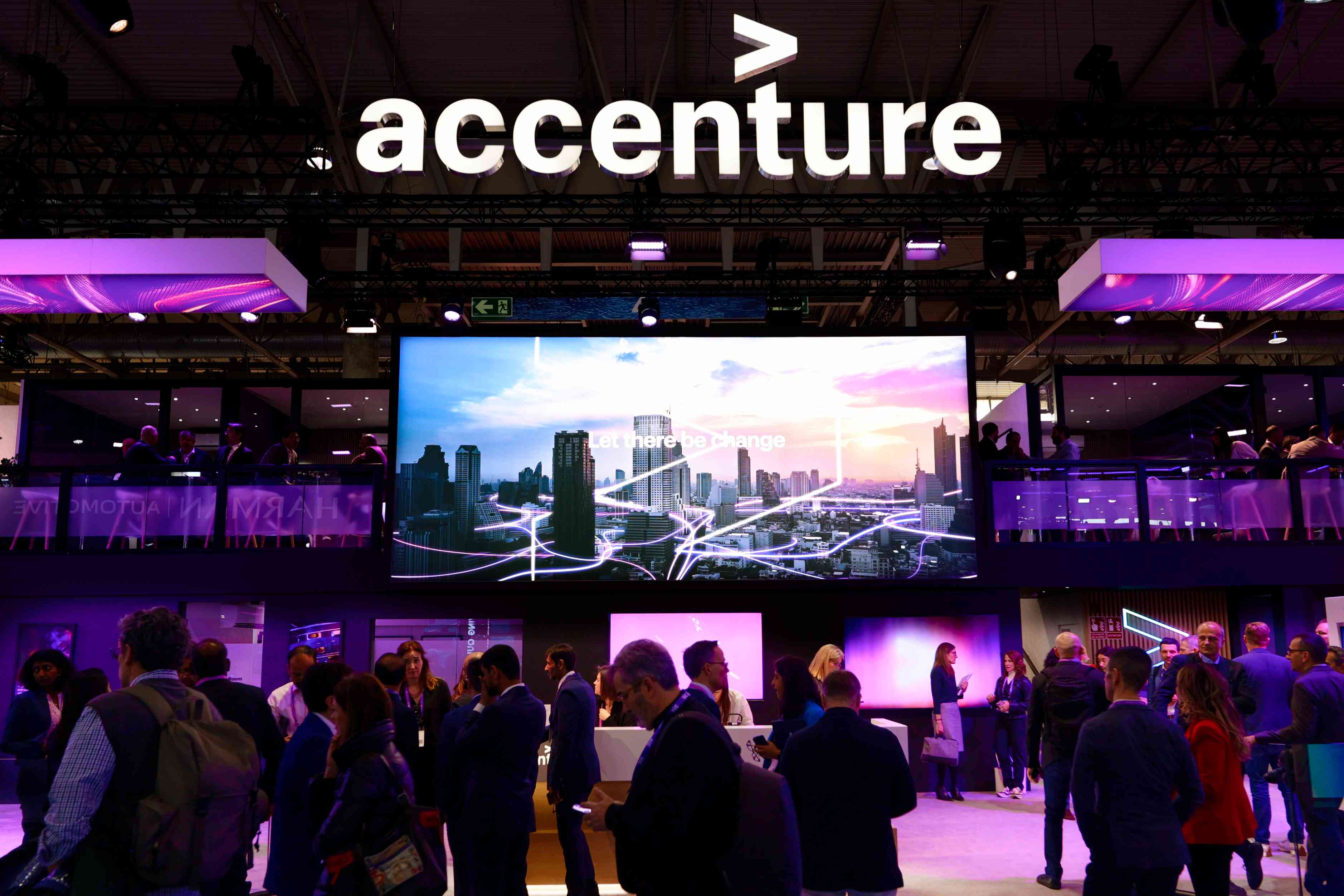 Accenture Stock Surges as Earnings Top Estimates and AI Bookings Grow
