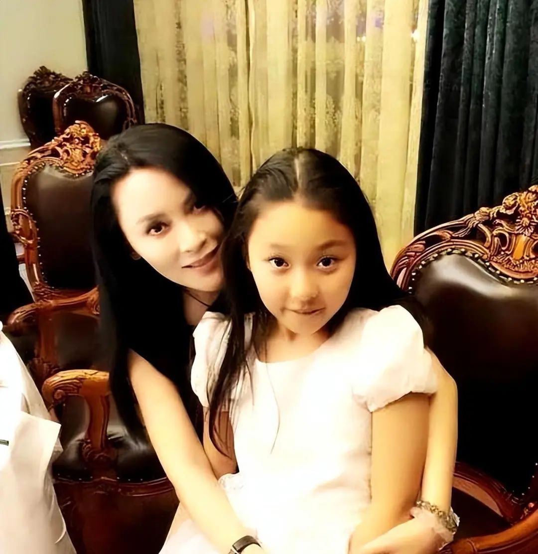 两人都是演员，在一起13年女儿都12岁了，却无人知他们是夫妻