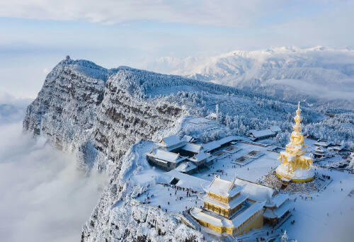 峨眉山冬日探秘：雪域佛国的心灵之旅