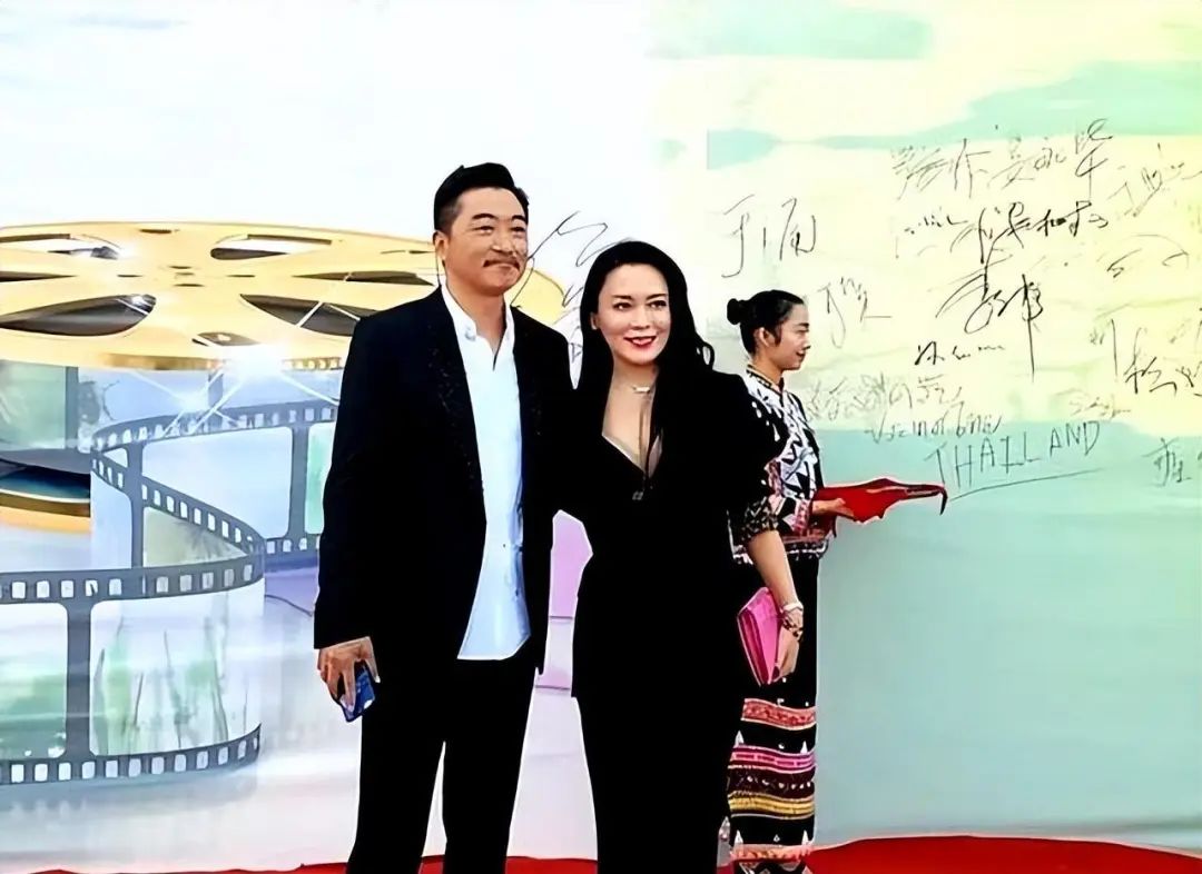 两人都是演员，在一起13年女儿都12岁了，却无人知他们是夫妻