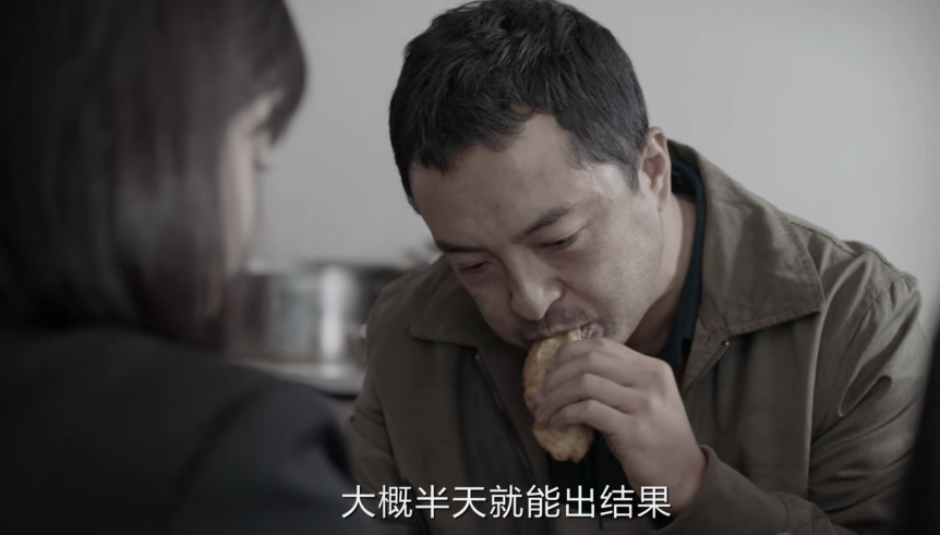 吃得越真演技越稳，《我是刑警》富大龙吃面条扯下多少演员遮羞布