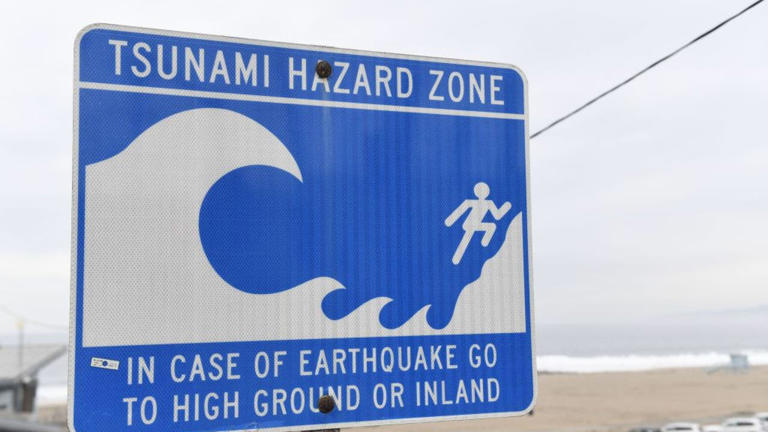 Tsunami california warning