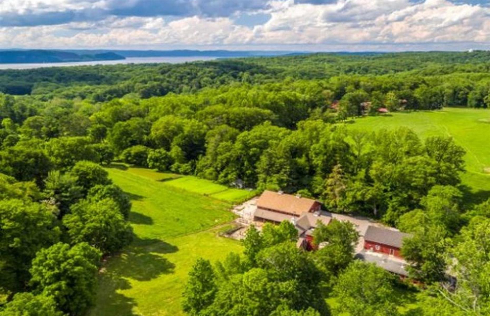Tour 11 spectacular farms and ranches of the rich and famous