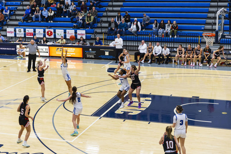 Anna Wypych sets Rockford girls hoops scoring record in win over GR ...