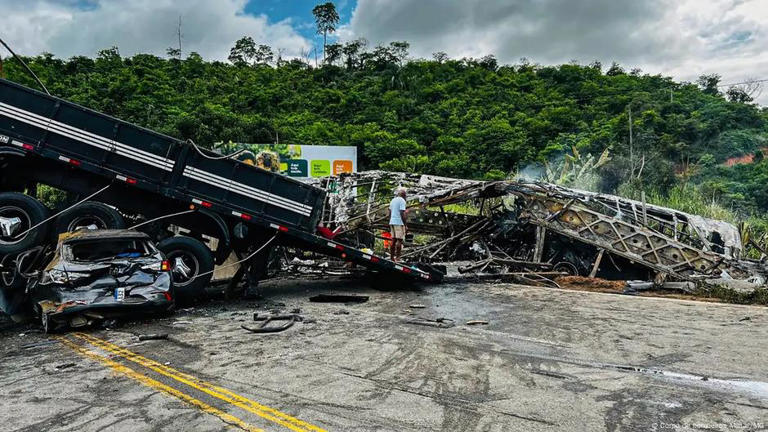 Acidente deixou 38 mortos em Minas Gerais, maioria morreu carbonizada