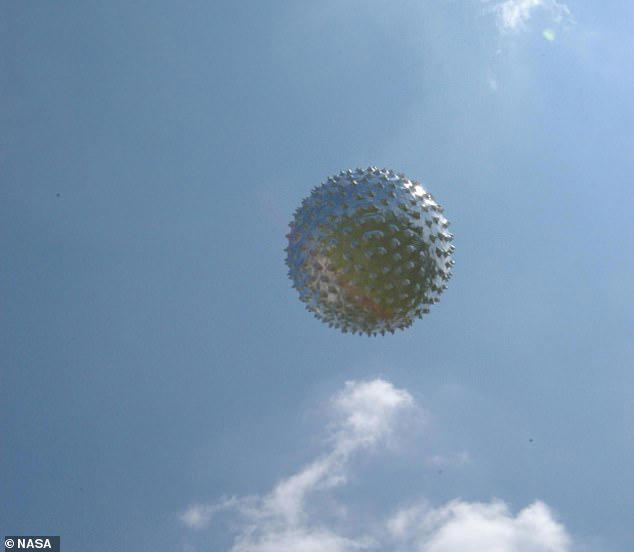 NASA veteran saw 'metallic spherical orbs' fly by his plane over Texas