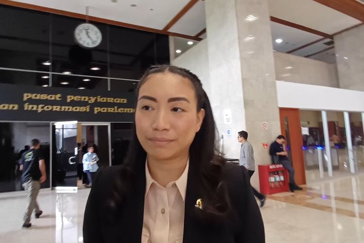 Wakil Ketua Umum (Waketum) Partai Gerindra Rahayu Saraswati Dhirakanya Djojohadikusumo di Kompleks Parlemen, Jakarta, Selasa (12/11/2024).