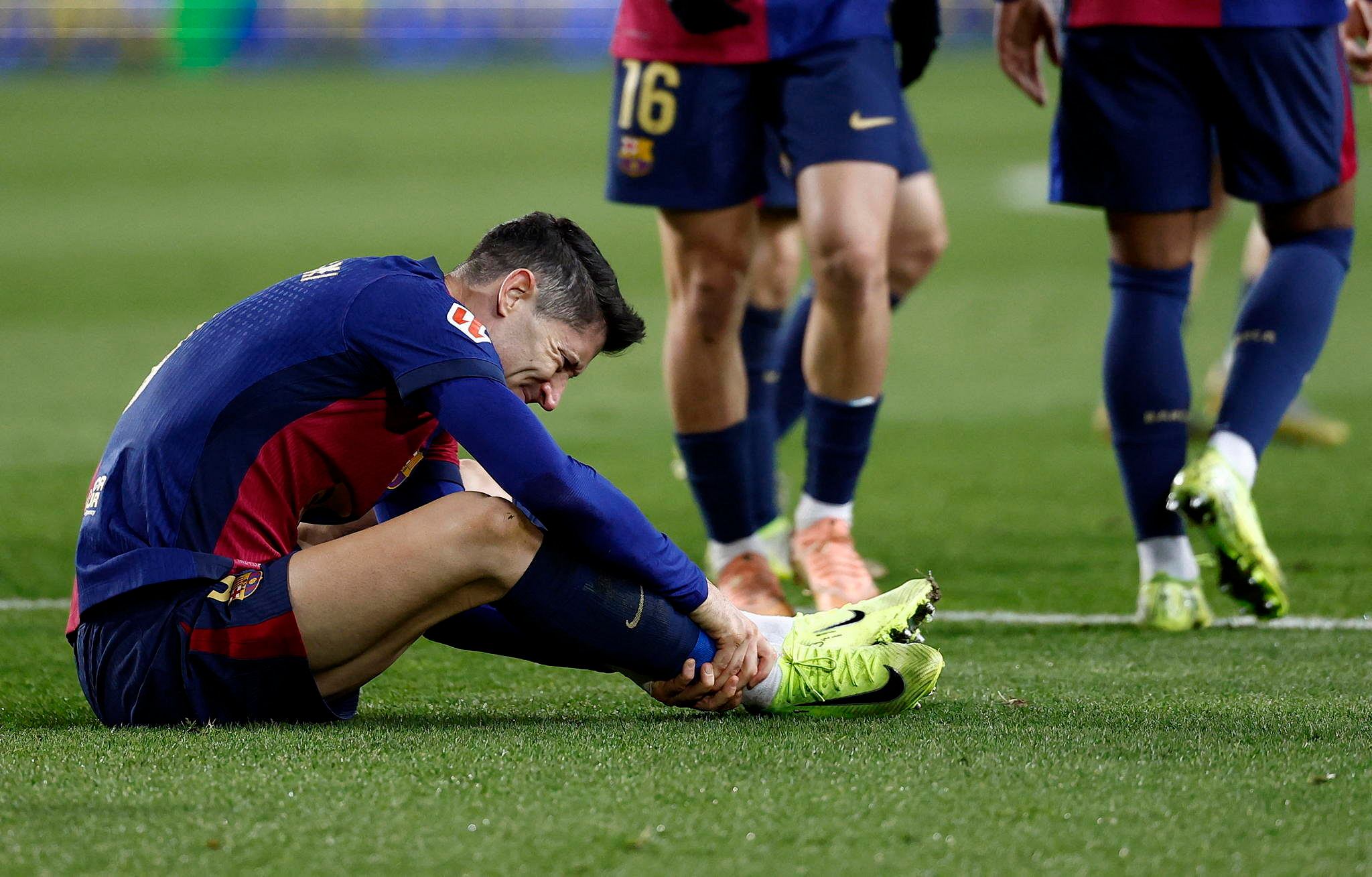  Czerwona Kartka Dla Lewandowskiego W Barcelonie Miarka Si Przebra a