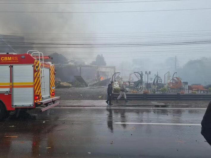 22/12/2024 - Avião de pequeno porte cai em Gramado, RS. Foto: Corpo Bombeiros Foto: Corpo Bombeiros