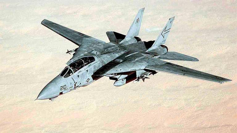 F/A-18F スーパーホーネット: アメリカ海軍で最も先進的な戦闘機