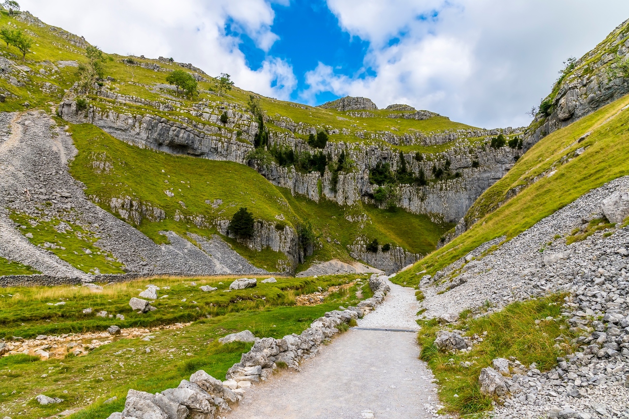 5 breath-taking hiking trails in England to get lost in nature