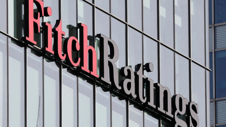 Fitch diz que dólar e juros elevados ameaçam negócios no Brasil