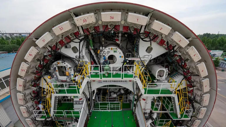 Çin, rekor kıran bir hızla dünyanın en büyük çaplı su altı kalkan tünelini inşa ediyor