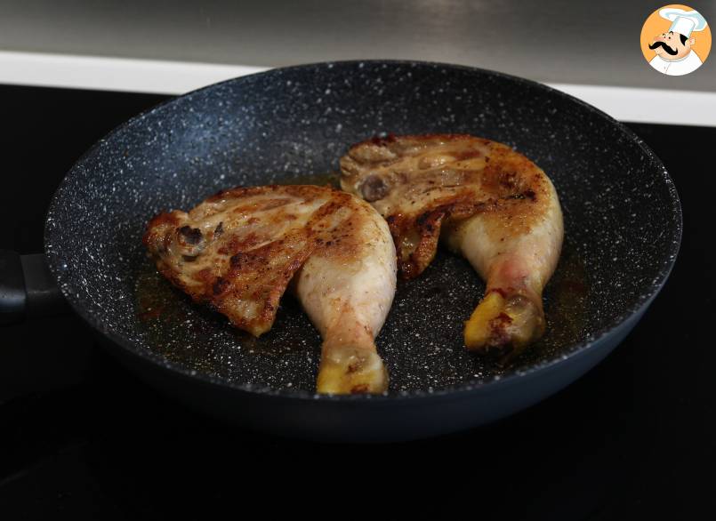 Wie brate ich hähnchenschenkel in der pfanne?