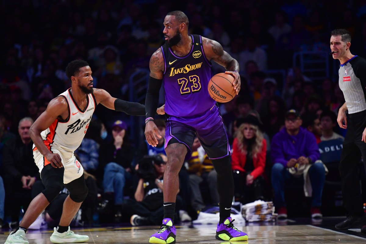 Lakers Fans Pissed Off After Close Loss To Pistons Despite LeBron James'  Triple-Double