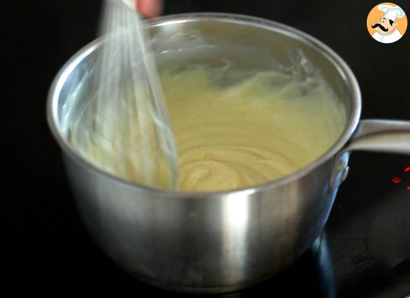Bladerdeegrondjes met vanillecrème