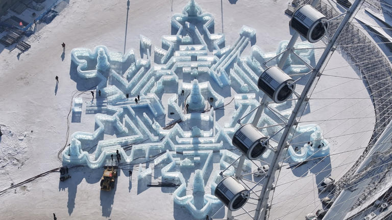 哈尔滨冰雪大世界建设现场。新华社发 哈尔滨冰雪大世界建设现场。新华社发