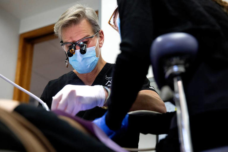 Montreal dentist puts a smile on patients’ faces by speaking Ukrainian