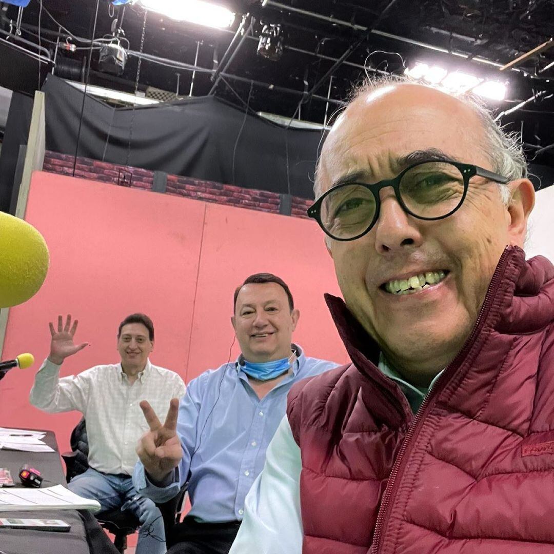 El Trío se hizo popular por sus narraciones de Super Bowls y Series Mundiales