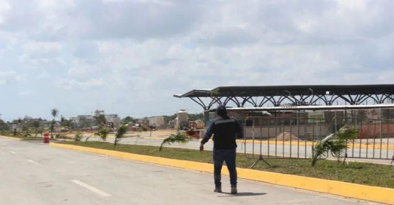 Del júbilo por la inauguración, al abandono de la estación del Tren Maya en Playa del Carmen