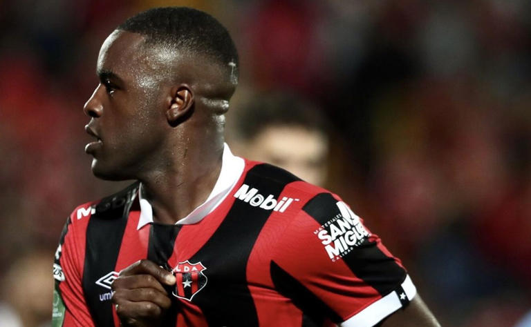 Confirmado: Joel Campbell vuelve a Alajuelense y así lo hace saber