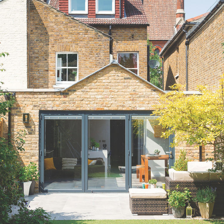 How much does a single storey extension cost and what are the best ways to save money when