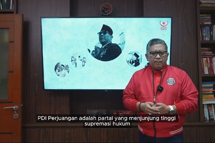 Sekjen PDI-P Hasto Kristiyanto saat memberikan pernyataan resmi usai ditetapkan sebagai tersangka oleh Komisi Pemberantasan Korupsi (KPK), Kamis (26/12/2024).