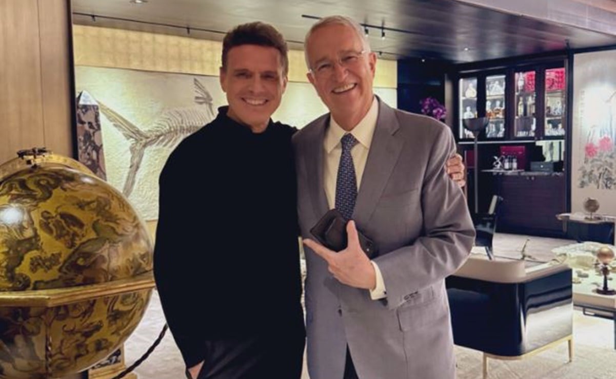 Salinas Pliego presume cena en su casa con Luis Miguel. Foto: Redes sociales