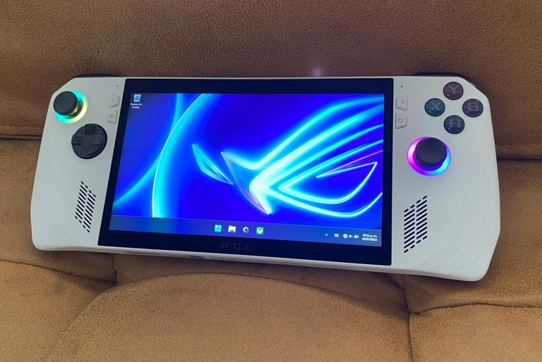 Asus ROG Ally vs Asus ROG Ally X: which is the better PC gaming handheld?