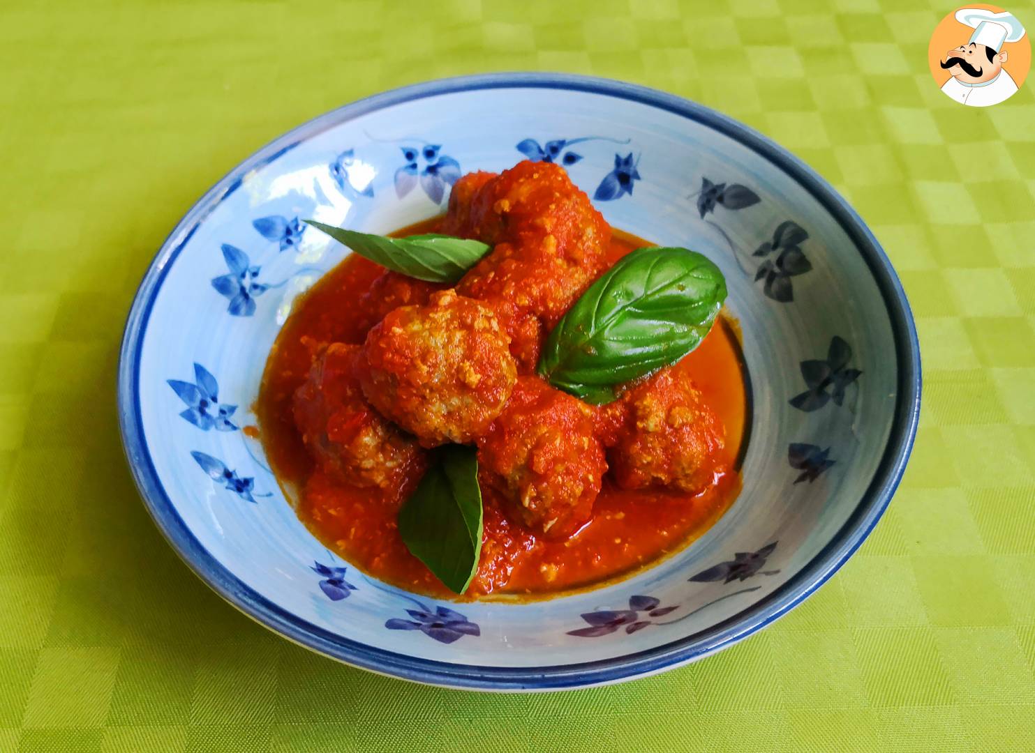 Zarte und schmackhafte fleischbällchen mit sauce