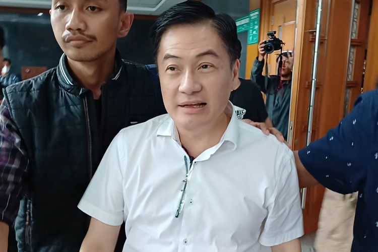 Pengusaha yang dikenal crazy rich Surabaya, Budi Said usai divonis bersalah melakukan korupsi manipulasi pembelian emas Antam di Pengadilan Tipikor Jakarta Pusat, Jumat (27/12/2024).