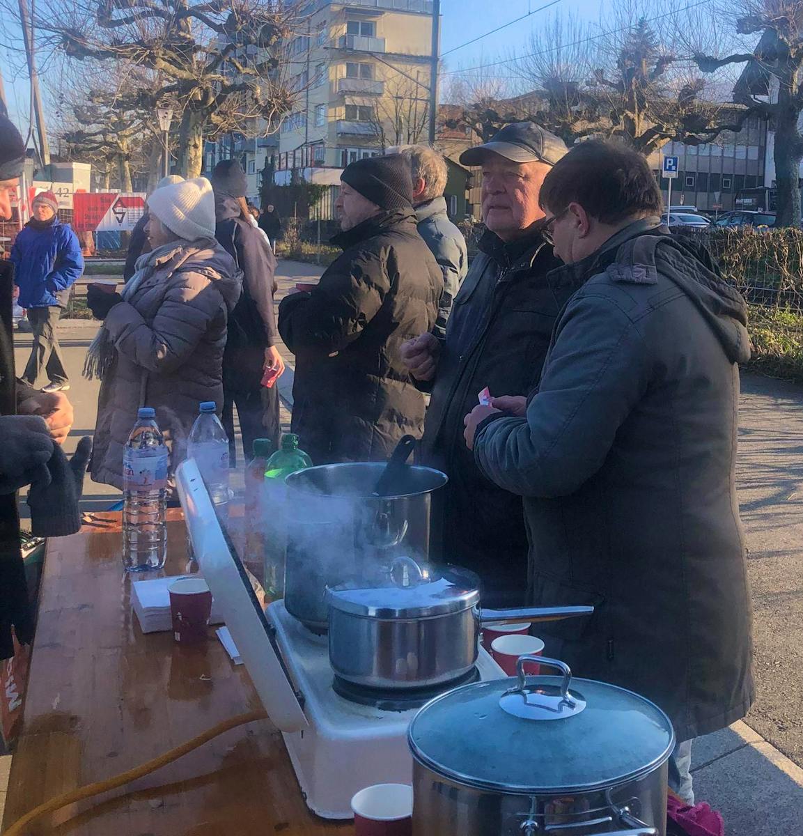 Nach Brand der Badhütte: Spendenaktion mit Punsch gestartet