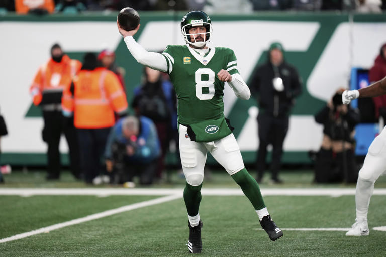 Jets' Aaron Rodgers becomes the NFL's 5th player to throw 500  regular-season TD passes