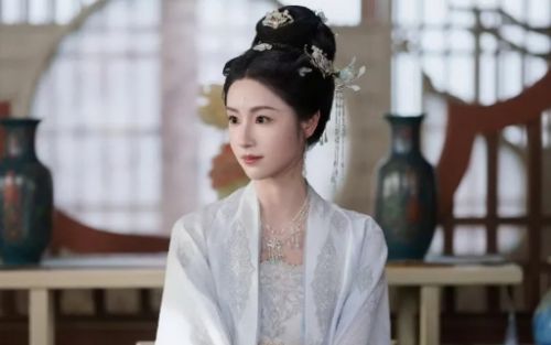 《大奉打更人》同样是演公主，田曦薇与毛晓慧差别太大，风格完全不同