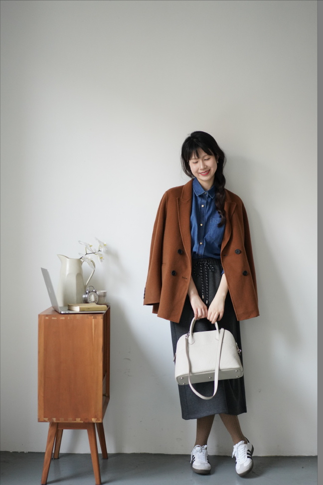 从春到冬，这件衬衣几乎可以搭遍所有下装，简约时髦又大方