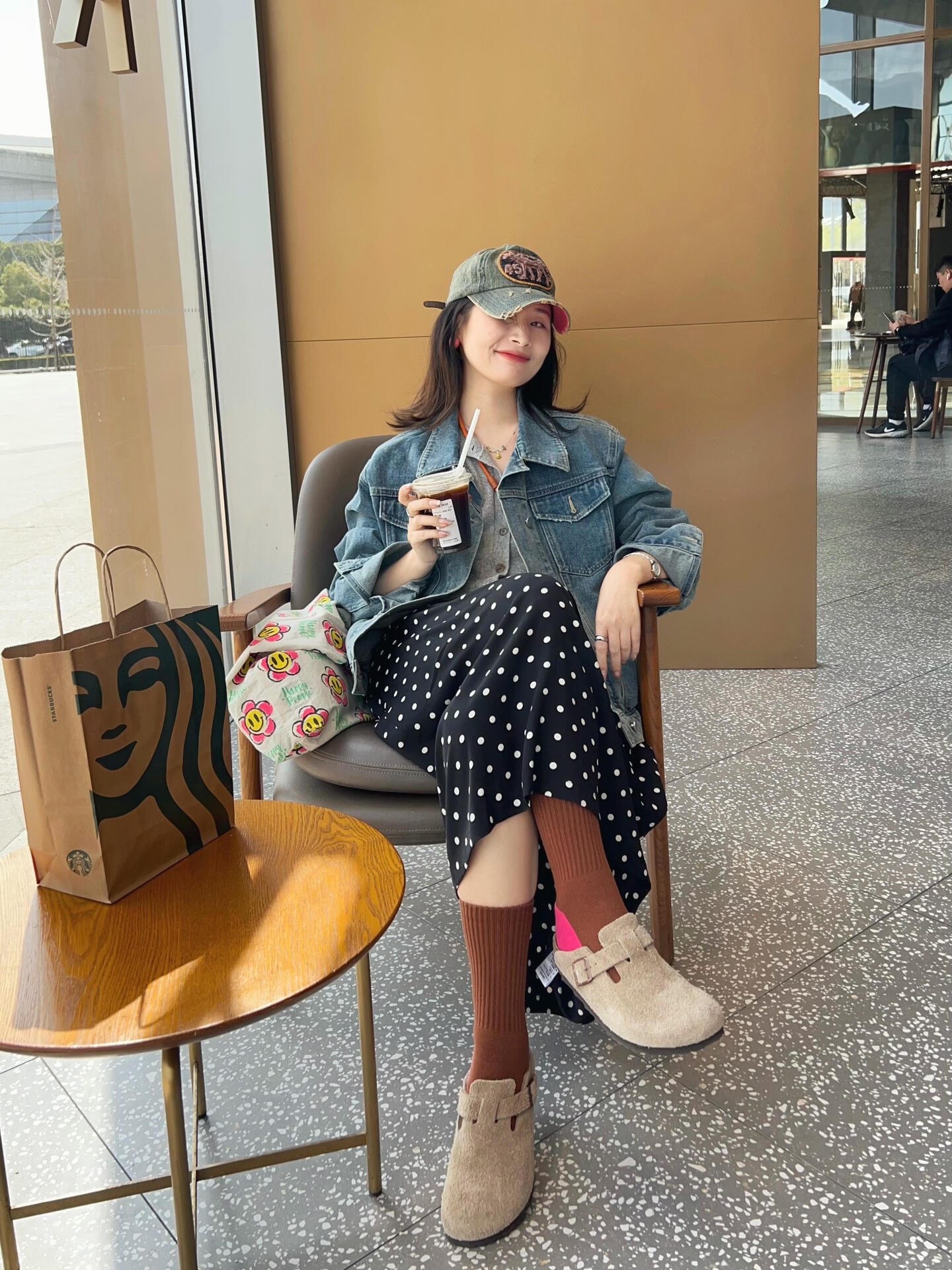 从春到冬，这件衬衣几乎可以搭遍所有下装，简约时髦又大方