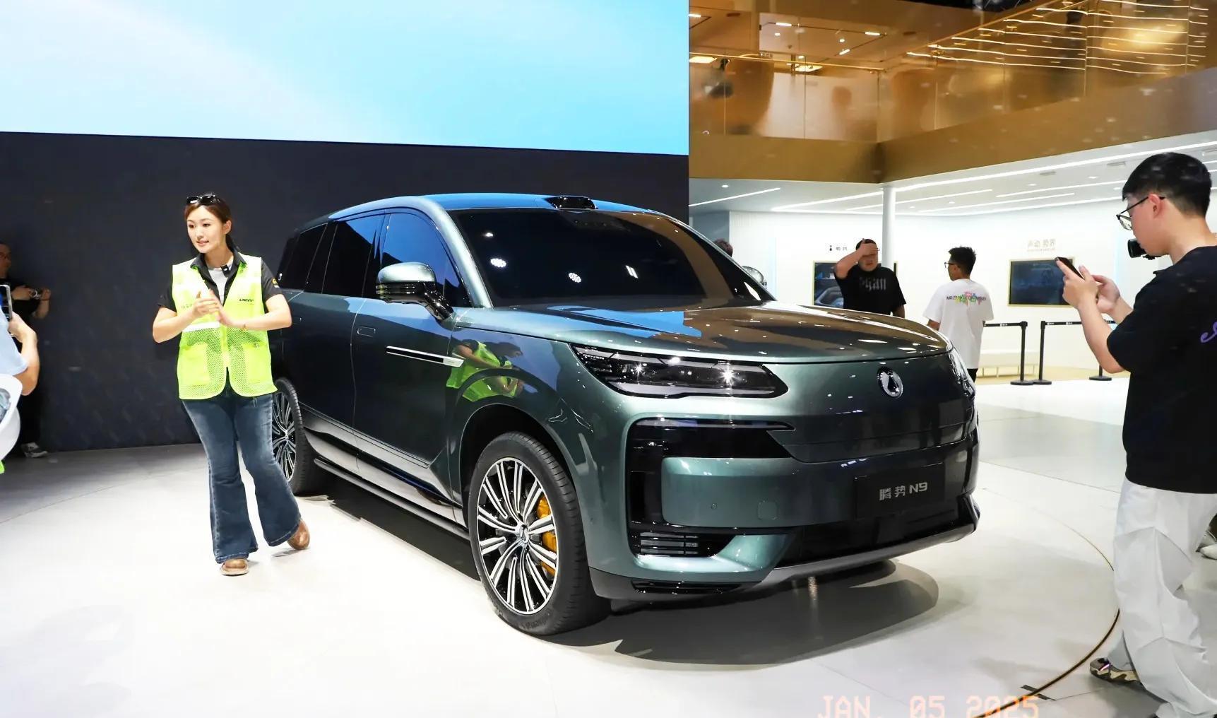 比亚迪全新大型SUV来袭，配2.0T+三电机+6座布局，最大925马力！