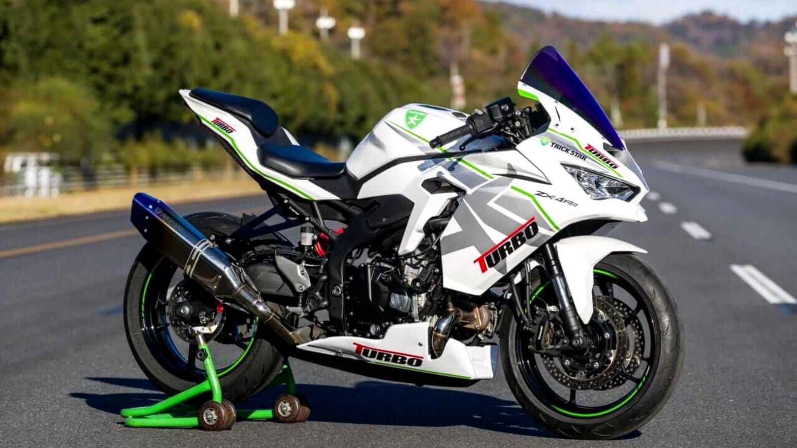 This Turbocharged Kawasaki Ninja ZX-4R Is So Fast, It Can Smoke A