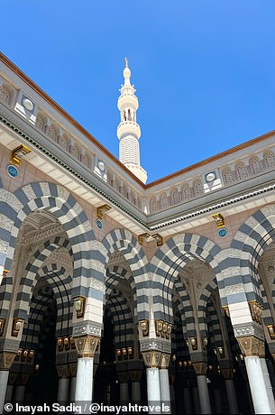 This picture shows the inside of Al-Masjid an-Nabawi (Mosque of the Prophet) in Medina