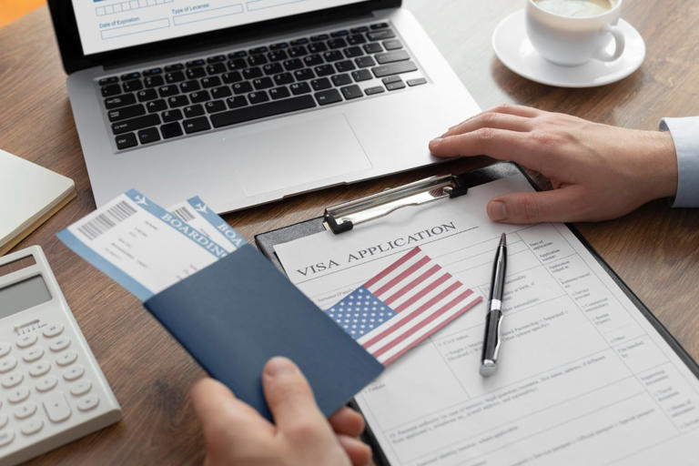 Para los mexicanos que planean solicitar visas de no-inmigrante, esta medida podría implicar un aumento considerable en los costos.