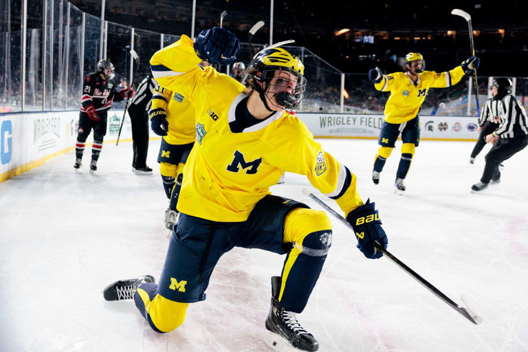 See photos from Michigan vs. Ohio State hockey at Wrigley Field